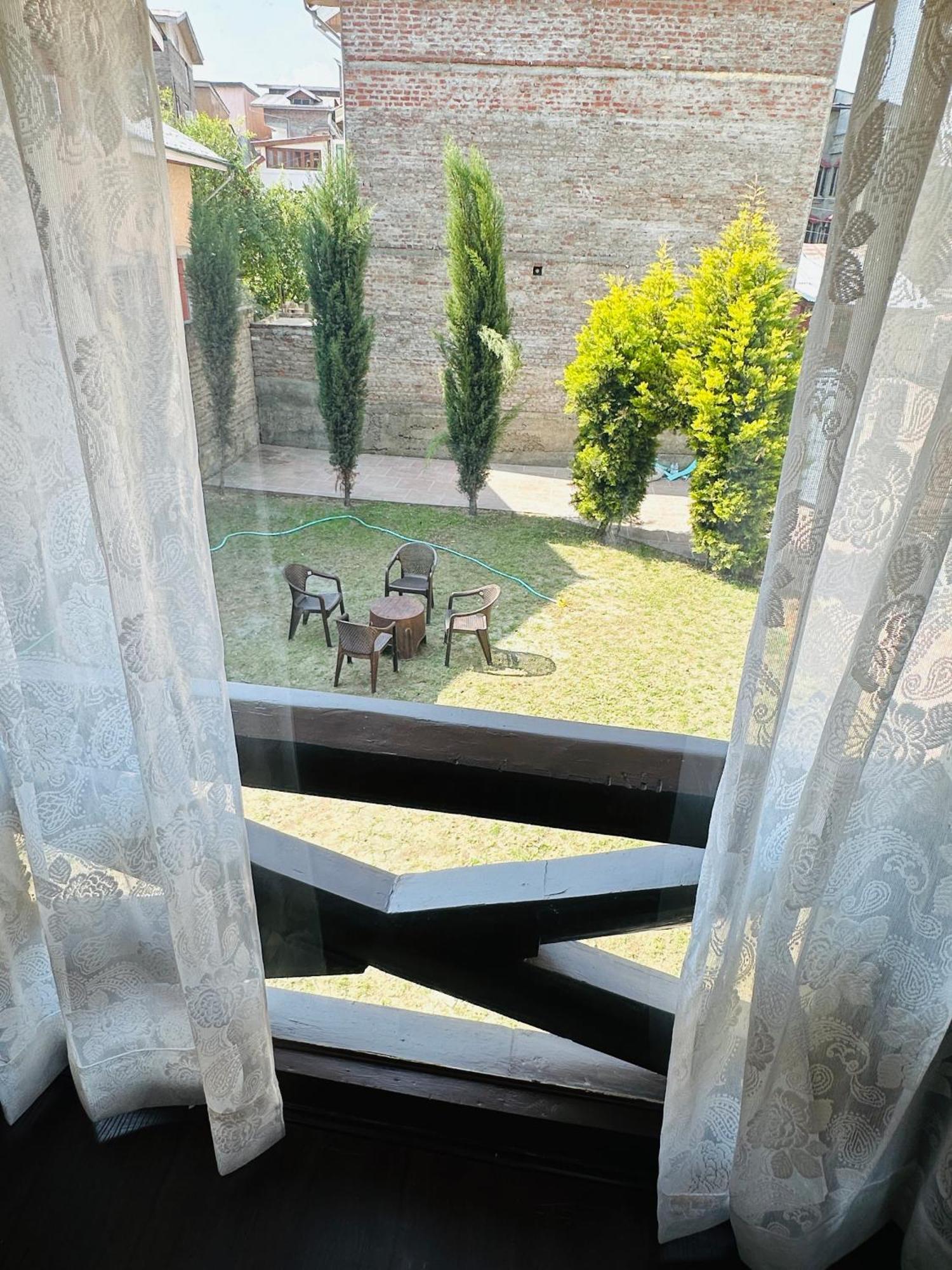 The Chinar Retreat Hut Srīnagar Exterior foto